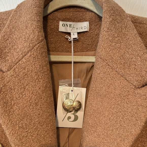 One/Third Camel Blazer, Large - Picture 5 of 9